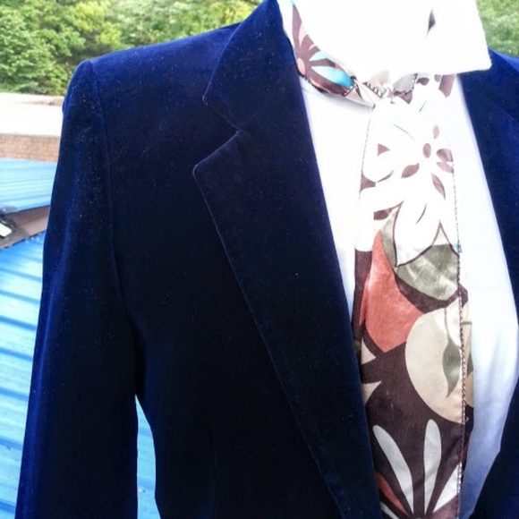 Yves St. Laurant Vintage 1960's Men's Blue Velvet Dinner Smoking Jacket LIKE NEW - Picture 2 of 12